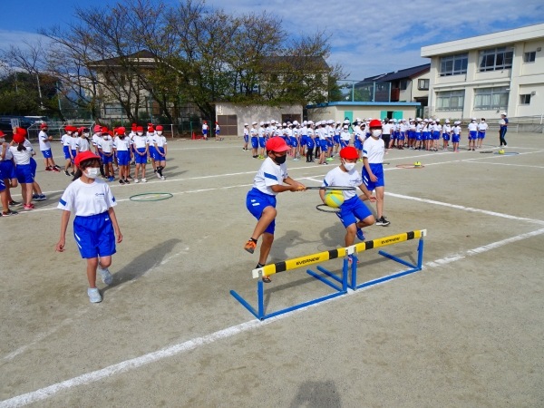 学びの様子 ５年生 運動会の練習 21 09 28 敷島小学校
